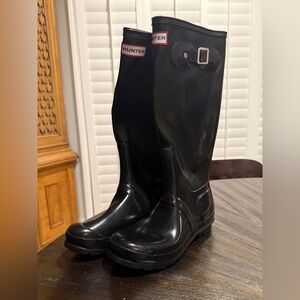 Hunter Black Tall Rain Boots - size 7